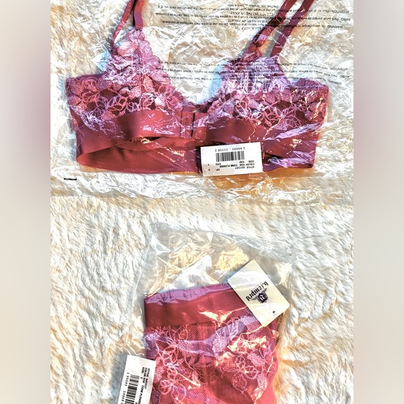 B’tempt’d Bra & Panty Set - Opening Act by Wacoal - Picture 4 of 16